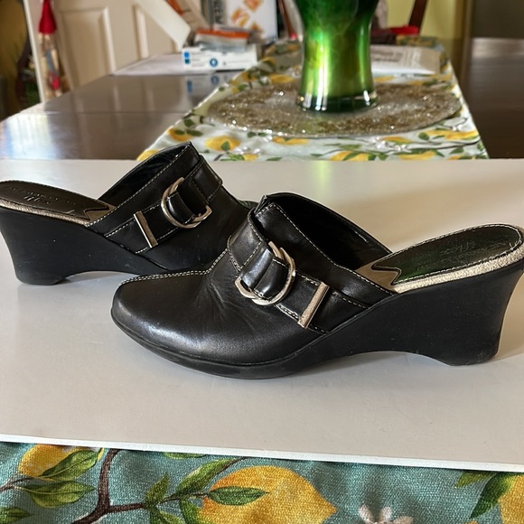 AK ANNE KLEIN I FLEX SIZE 8 m HEELS 3 inches - Picture 3 of 3